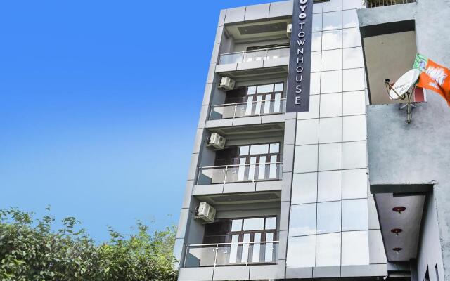 Townhouse 1077 Hotel Noida Galaxy