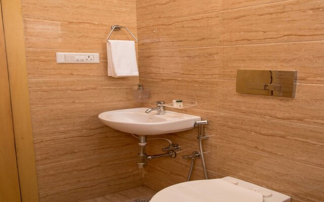 OYO 13273 Home Luxury Stay Airport Road