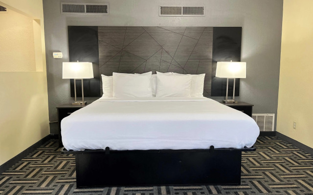 La Quinta Inn by Wyndham Indianapolis Airport Lynhurst