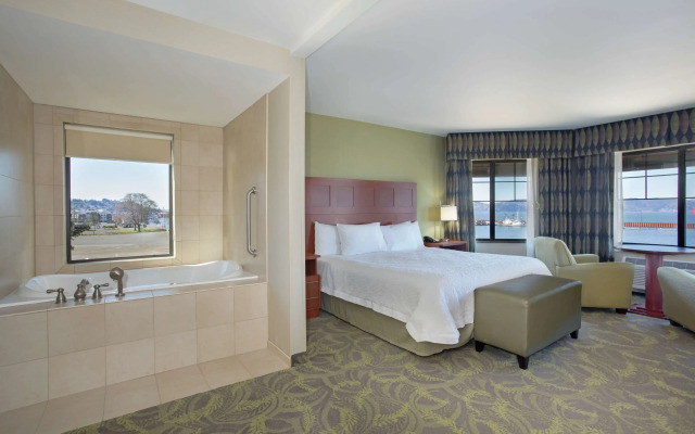 Hampton Inn and Suites Astoria