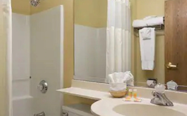 Days Inn & Suites by Wyndham Lafayette IN