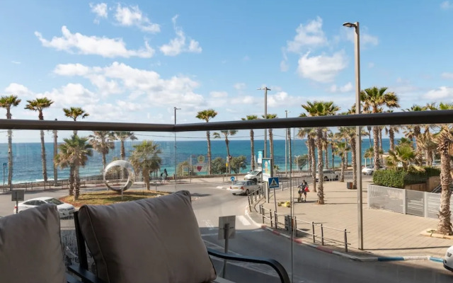 Stylish & Cozy Seaview Vacation APT