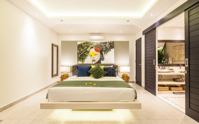 Captivating Villa Walk to the Beach