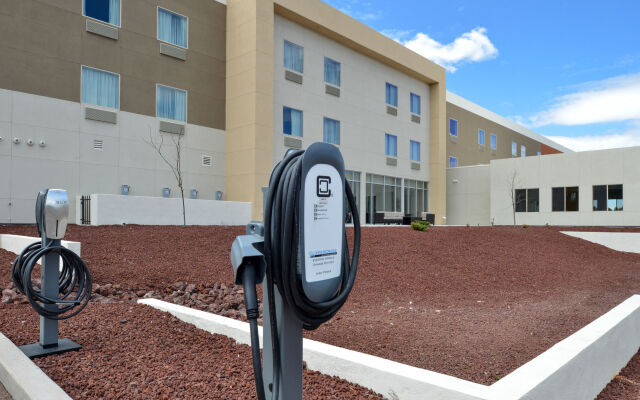 Holiday Inn Express & Suites Williams by IHG