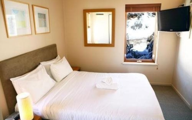 Schnapps – Guest Rooms – Hotham Heights