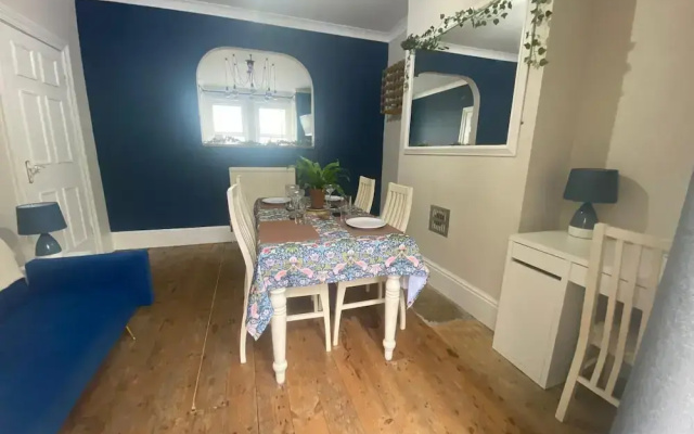 Seaview 2 Bedroom House Sleeps 4 - Pets Ok -wifi