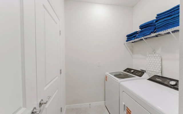 Stunning 8BR Pool Gameroom Minutes to Disney