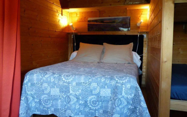 Camping A La Ferme De Bourras