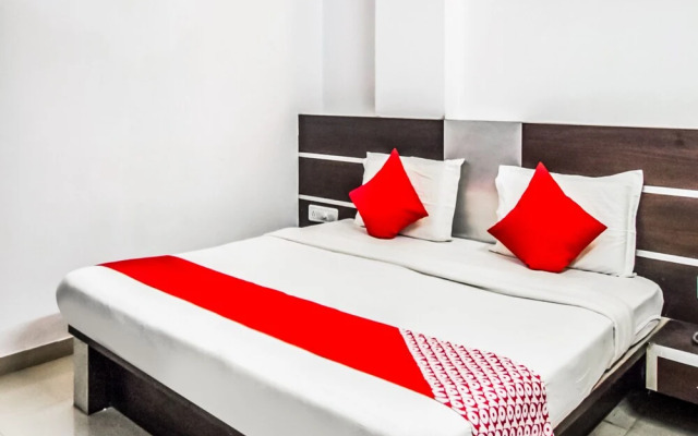 OYO 15650 Tourist Inn
