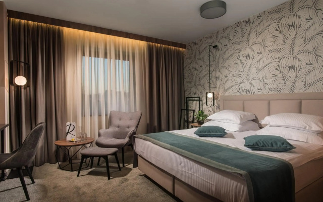Rosslyn Central Park Hotel