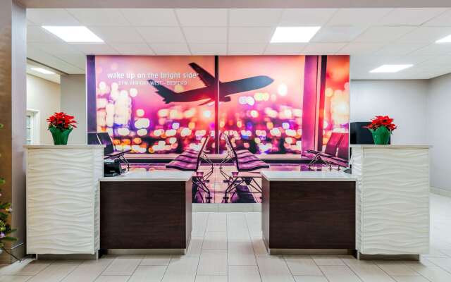 La Quinta Inn & Suites by Wyndham DFW Airport West - Bedford