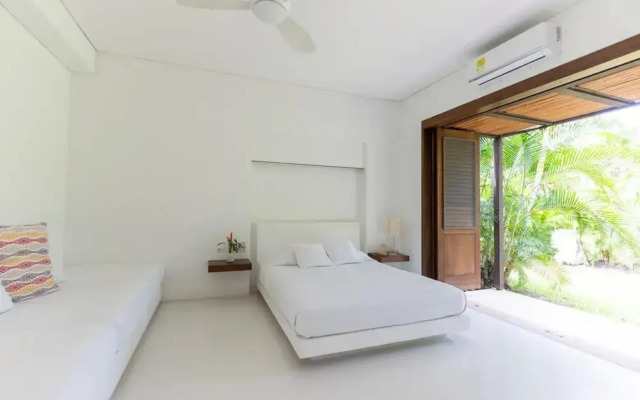 w Beautiful 4BR Villa at Mesa de Yeguas