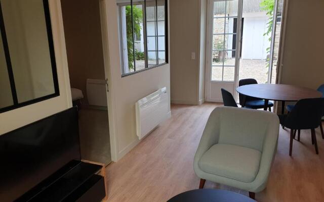 Au Loup Historic Apartments