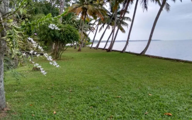 Vembanad House Boutique Back Water Homestay