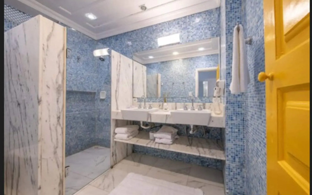 Sandi Hotel