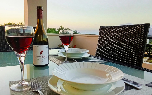 The high level Villa with amazing views 5'from falassarna!