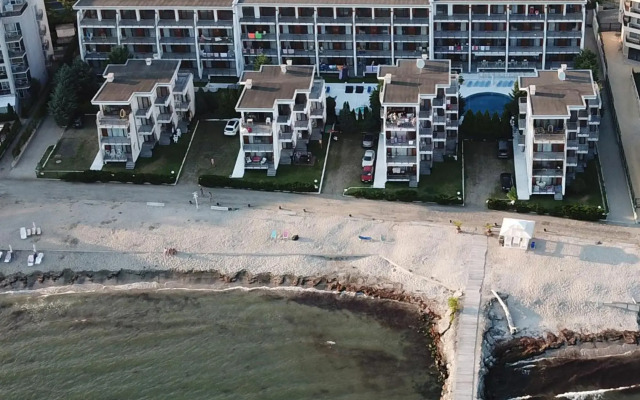 White Sails Apartments