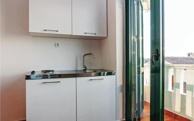 Three-Bedroom Apartment in Privlaka