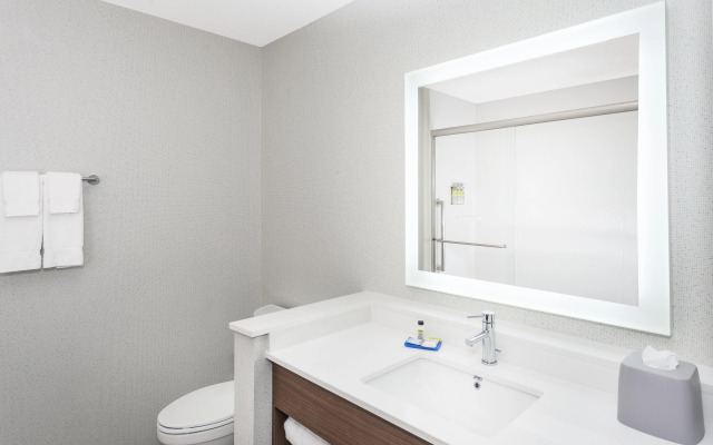 Holiday Inn Express & Suites Hudson I-94 by IHG