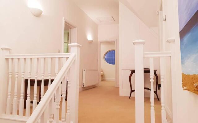 Large 2 ensuite bedroom flat with lovely views