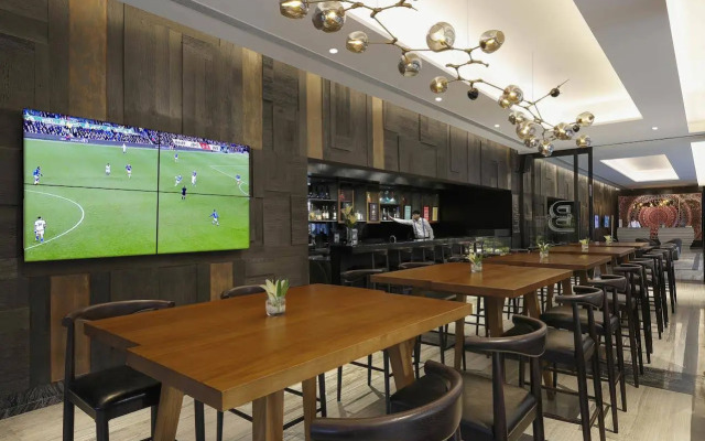 Novotel Chennai Chamiers Road Hotel