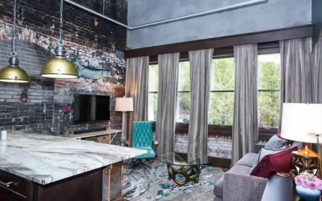 80 LEX 202 Iconic Location Park Free Off Street