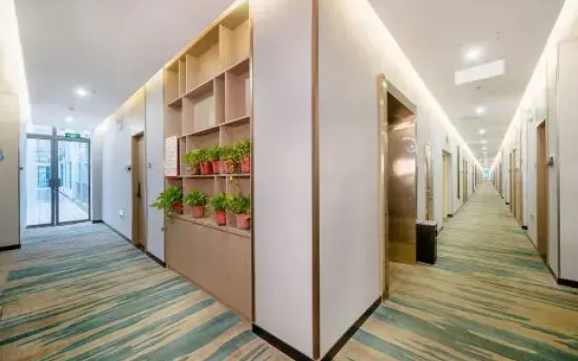 Zuntai Business Hotel