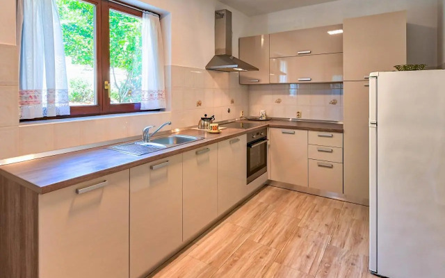 Iby Apartment