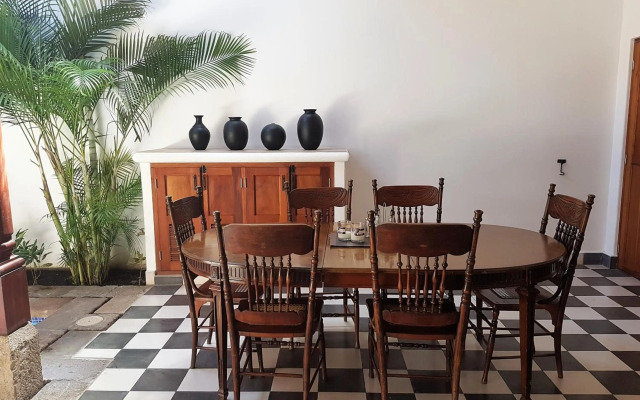 Lovely new-build colonial house with plunge pool