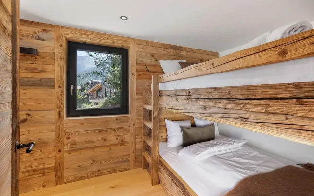 Chalet Le Reve Cinema Room Jacuzzi