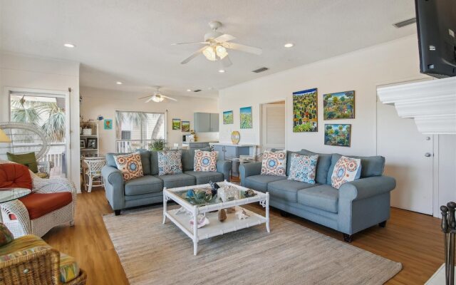 Casa Rosa West by RedAwning