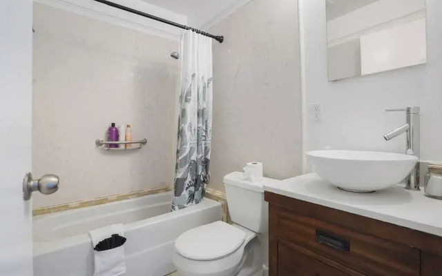 Cozy 2-Bedroom Retreat in Pacifica