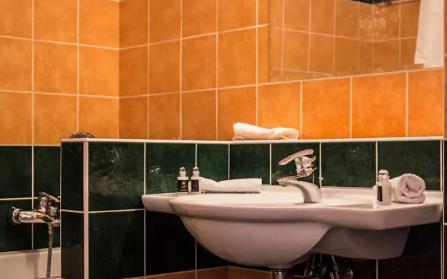 Exclusive Riverside Apartment In Heart Of Prague