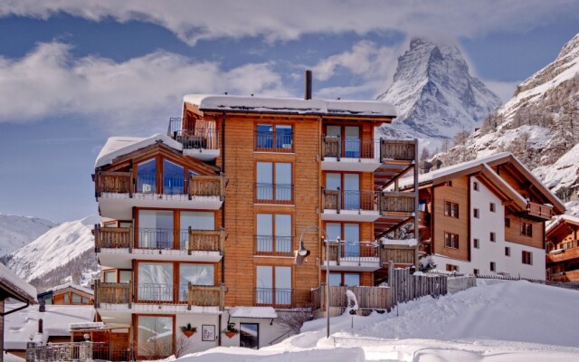 22 Summits Apartments