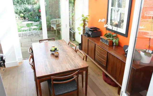 Modern Wandsworth Home By East Putney Station