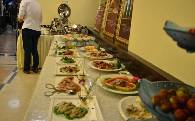 Junding Huayue Hotel