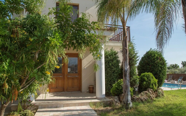 Coral Bay Sunlight Villa