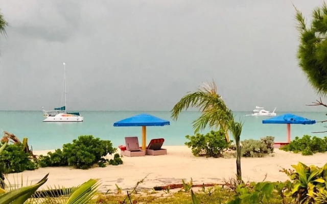 Rollezz Villas Beach Resort