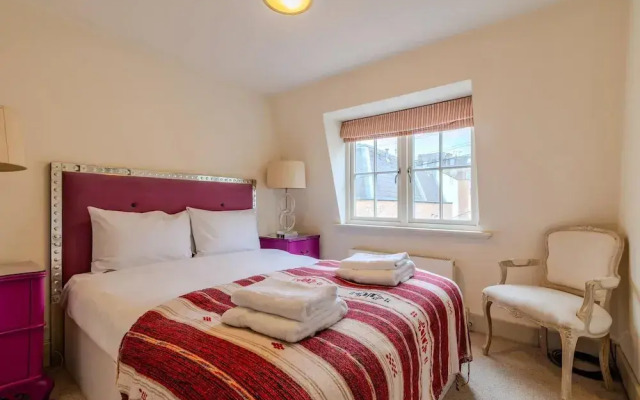 Beautiful Three Bedroom House in West London