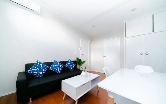 Takapuna Central Spacious & New Home