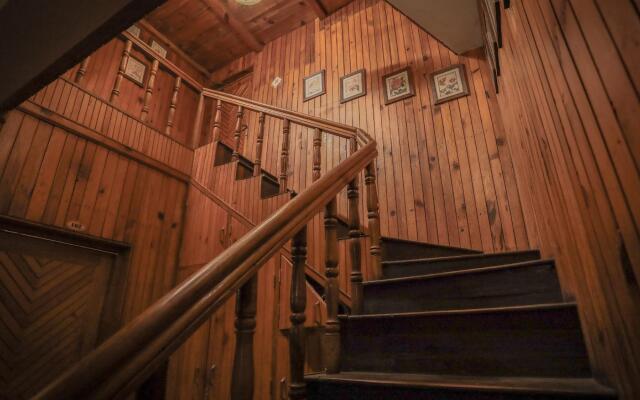 Cedar Lodge by Aahma