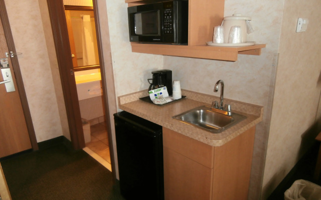 Holiday Inn Express Hotel & Suites Raton by IHG