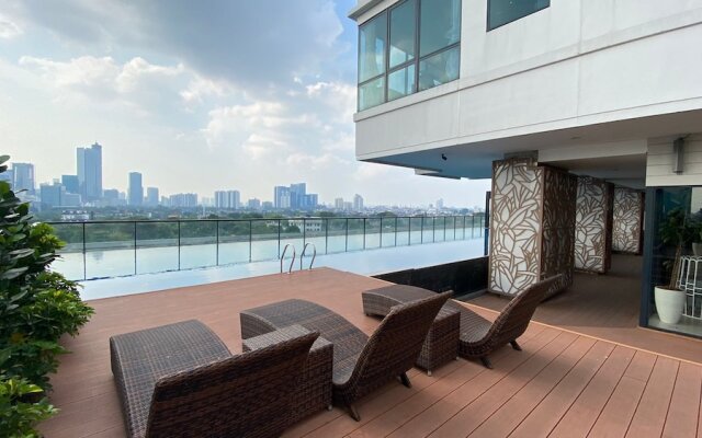 Homey And Spacious 2Br At Samara Suites Apartment