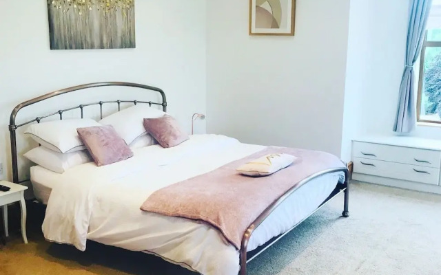 Beechtree Manor Stunning 4 Bedroom Home