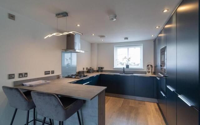 Spacious 2 Bedroom Modern Apartment in Inverness