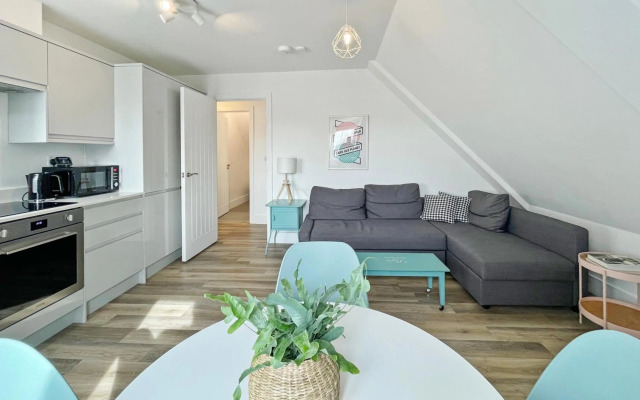 EasyStays - Modern Apartments in Windsor with Parking