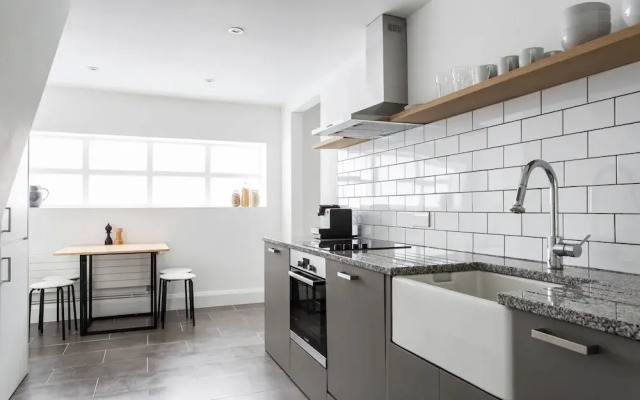 Campden Street VII by Onefinestay