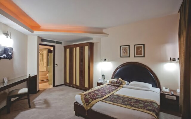 The River Crescent Resort