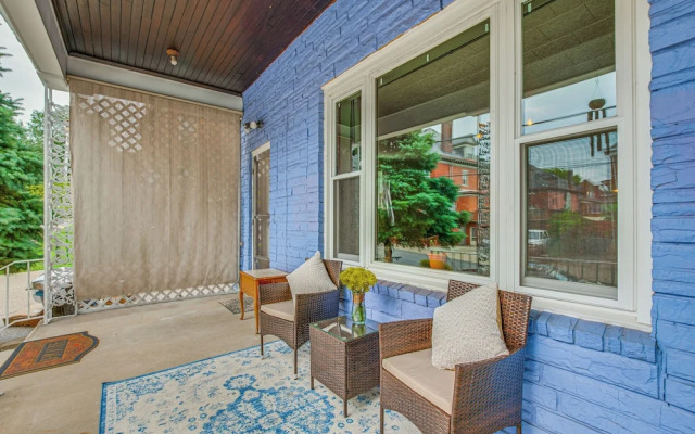 Walk to Highland Park: Artsy Pittsburgh Retreat!