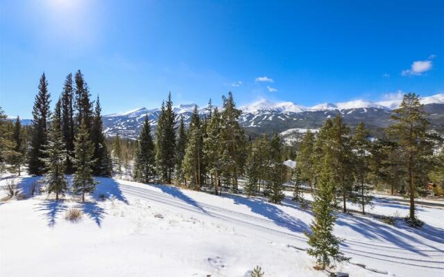 Rounds Retreat 4 Bedroom Home by RedAwning